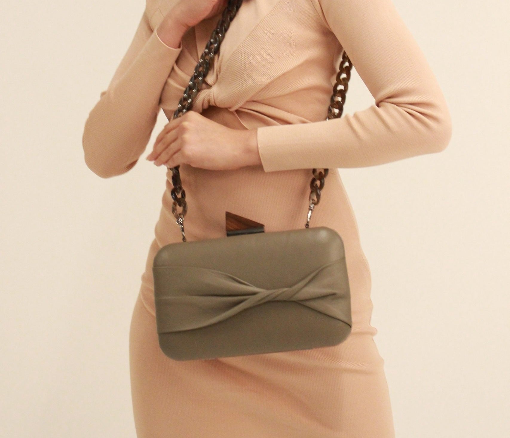 SHELIE-clay